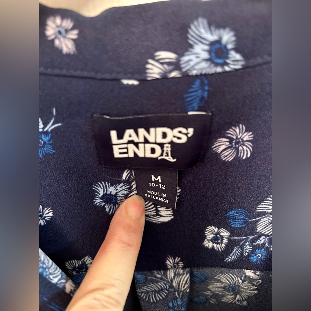 Chase Bank Lands End Top Shirt Navy Floral Sz Medium - Picture 2 of 9